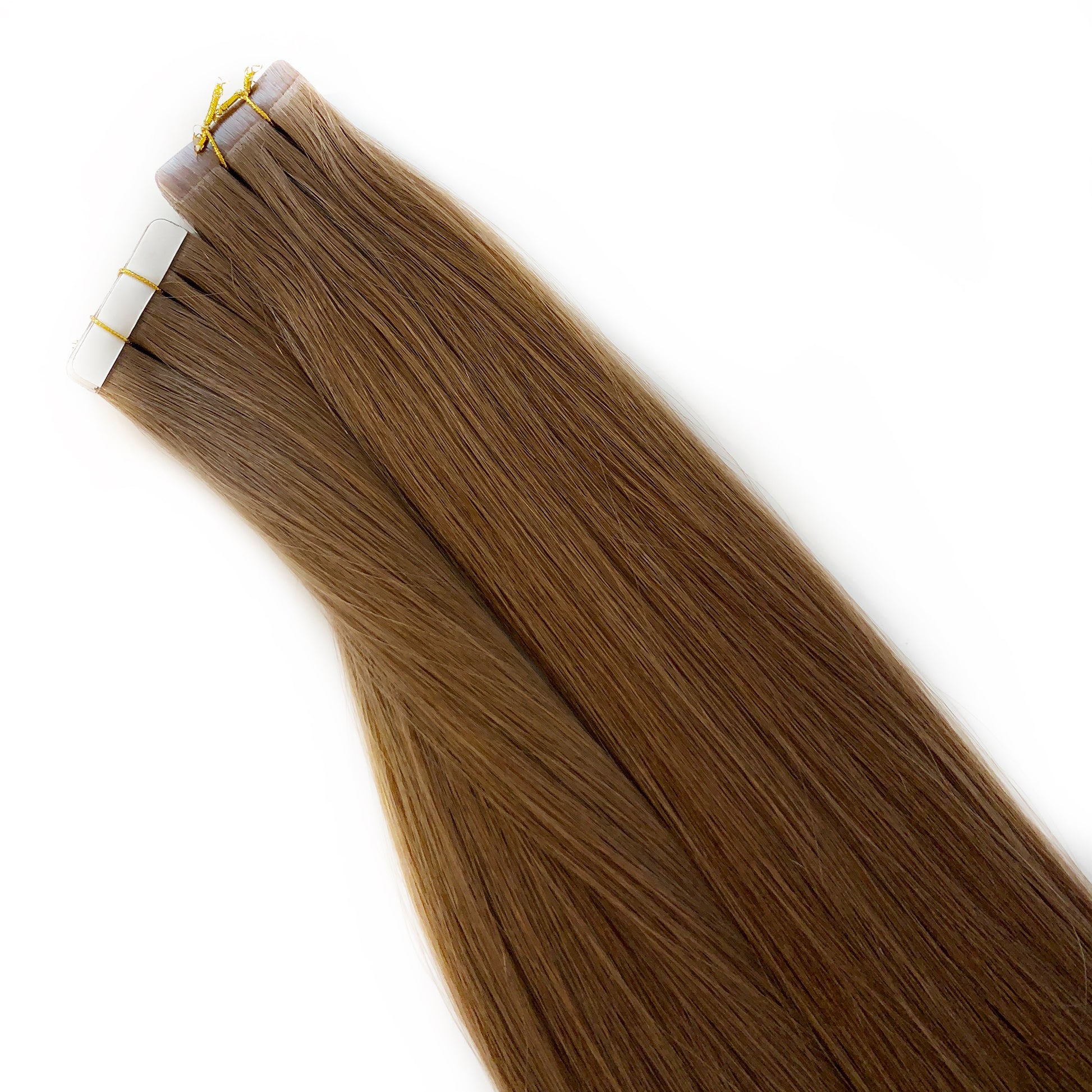 Tejphår i Brown Latte – äkta tape extensions i mellanbrun färg med neutral till varm ton, perfekt för ett naturligt resultat.